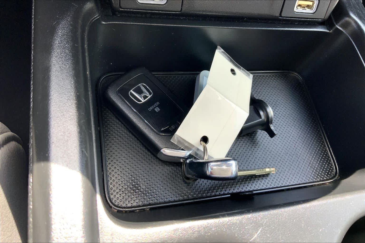 Used 2022 Platinum White Pearl Honda EX-L image 15