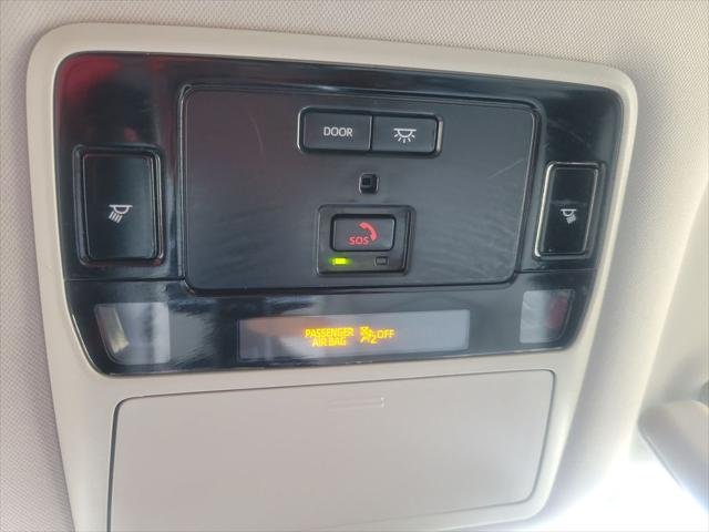 Certified Used 2024 WIND CHILL PEARL Toyota  image 40