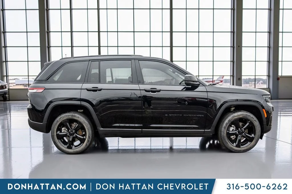 Used 2023 Black Jeep Limited image 39