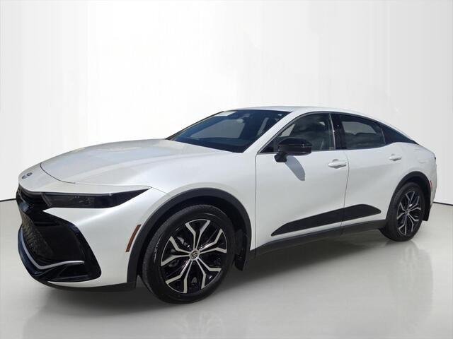 Used 2026 Oxygen White Toyota XLE image 9