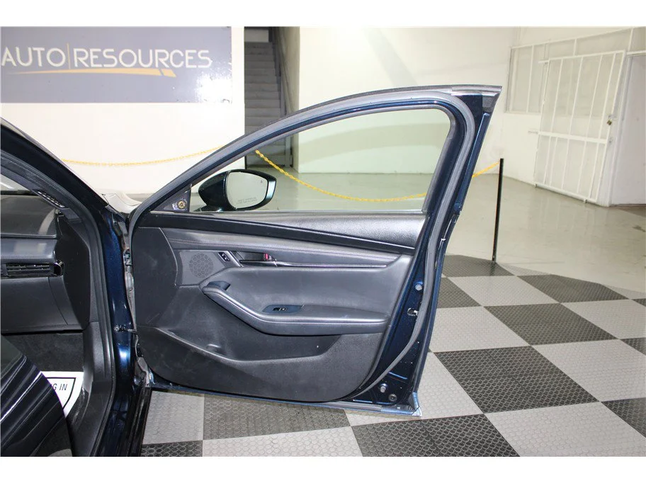 Used 2019 Deep Crystal Blue Mica Mazda Hatchback 4D image 24