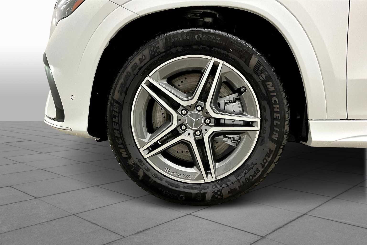 New 2025 MANUFAKTUR Moonlight White Metallic Mercedes-Benz AMG® GLE 53 image 9