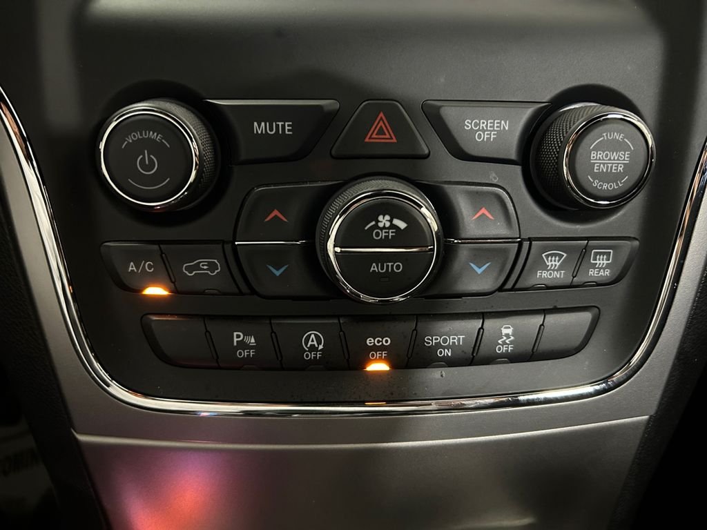 Used 2021 Silver Jeep Laredo E image 30