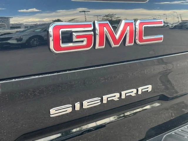 Used 2022 Onyx Black GMC AT4 image 23