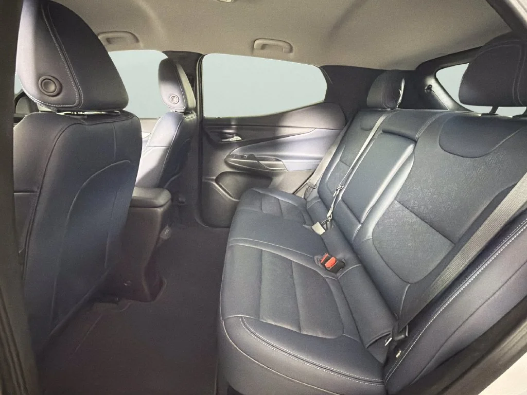 Used 2023 SUMMIT WHITE Chevrolet Premier image 27