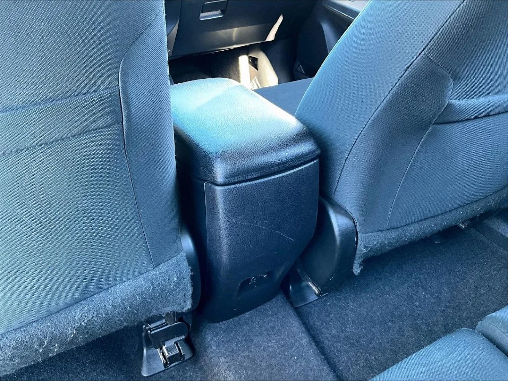 Used 2016 Silver Toyota LE image 11
