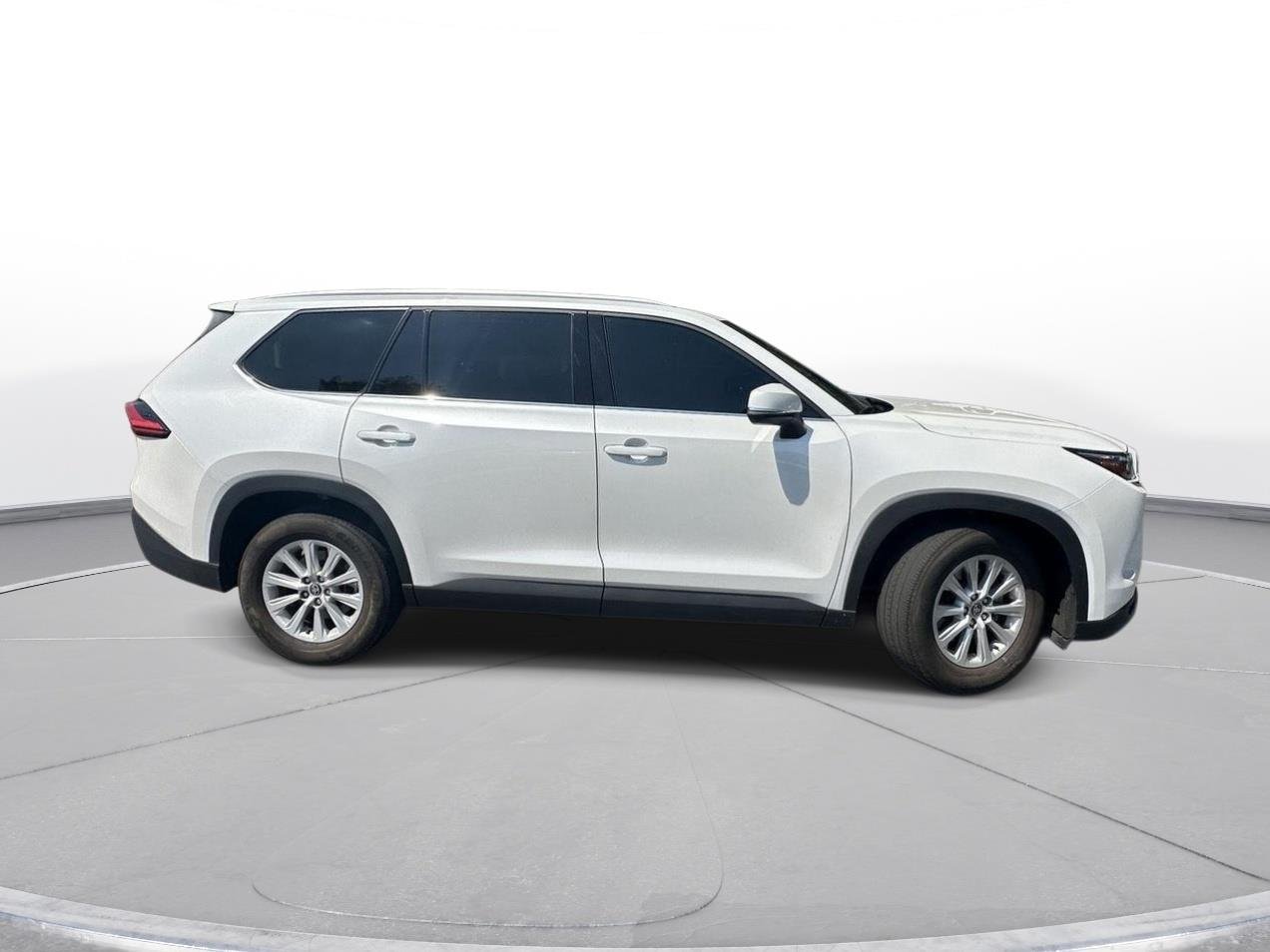 Used 2024 Wind Chill Pearl Toyota XLE image 5