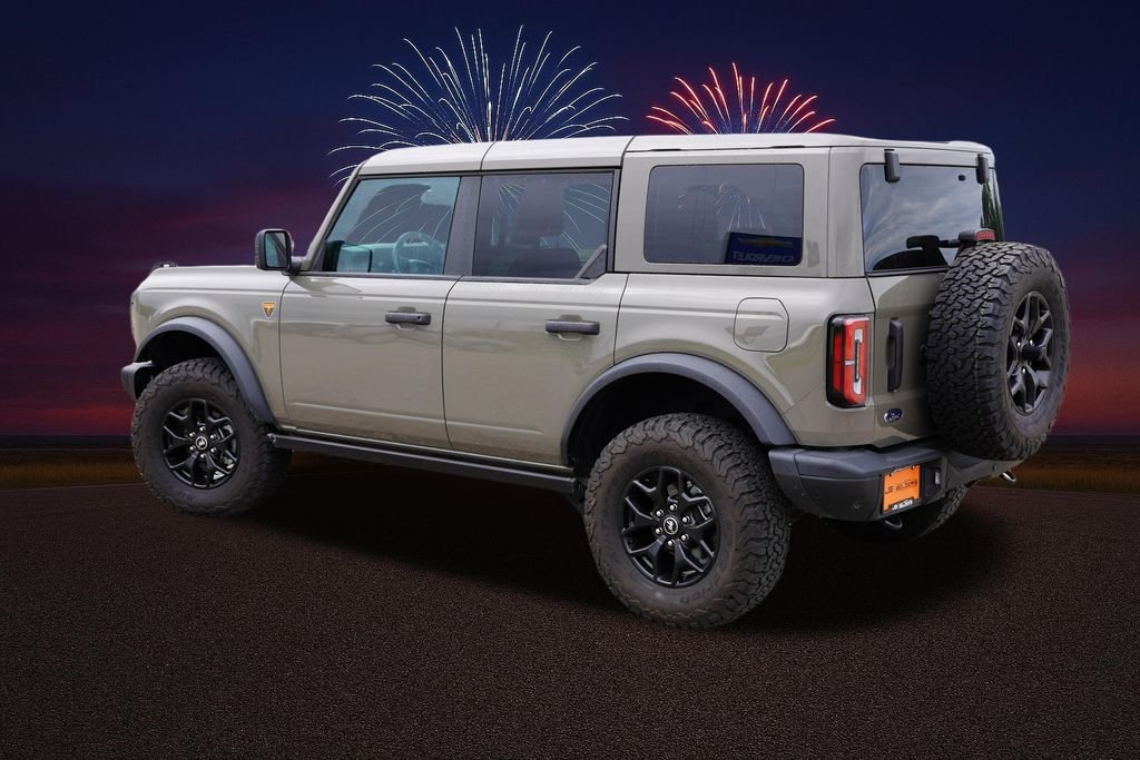 Used 2025 Gray Ford Badlands image 10