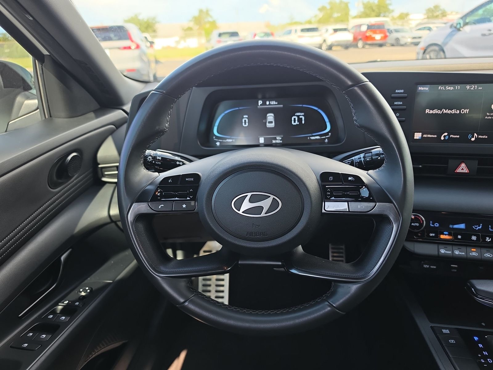 Used 2025 White Hyundai SEL Sport image 10