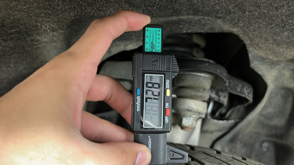 Used 2019 White/off-white Jeep Altitude image 40