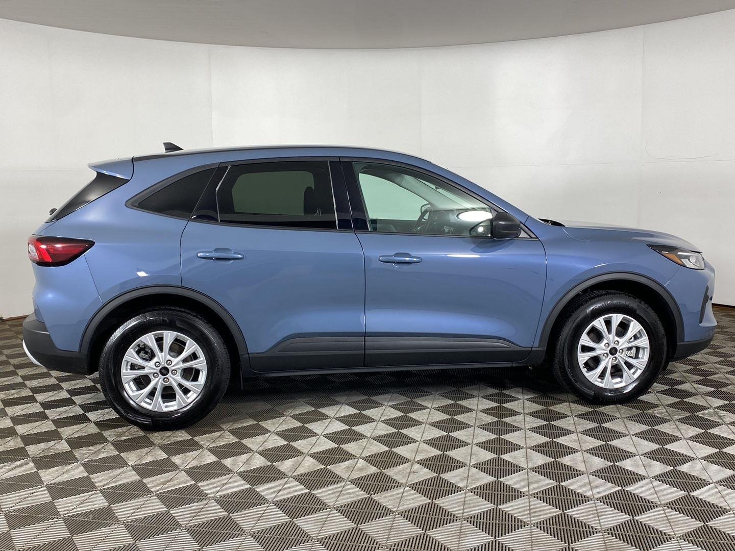 Used 2025 Vapor Blue Ford Active image 21