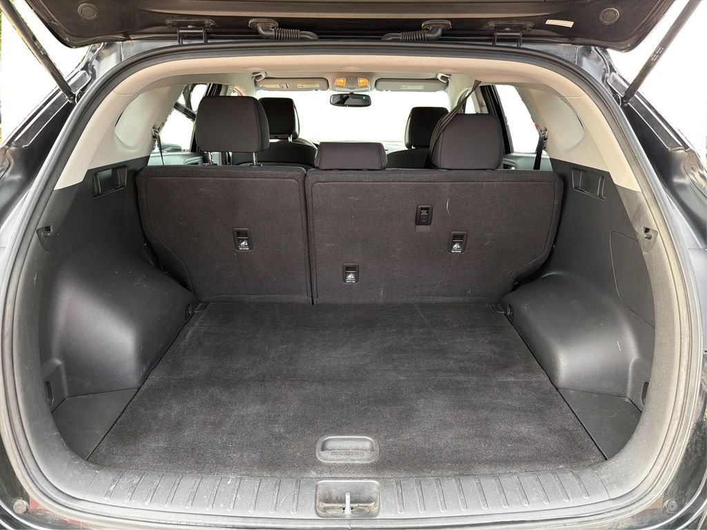 Used 2016 Ash Black Hyundai SE image 12