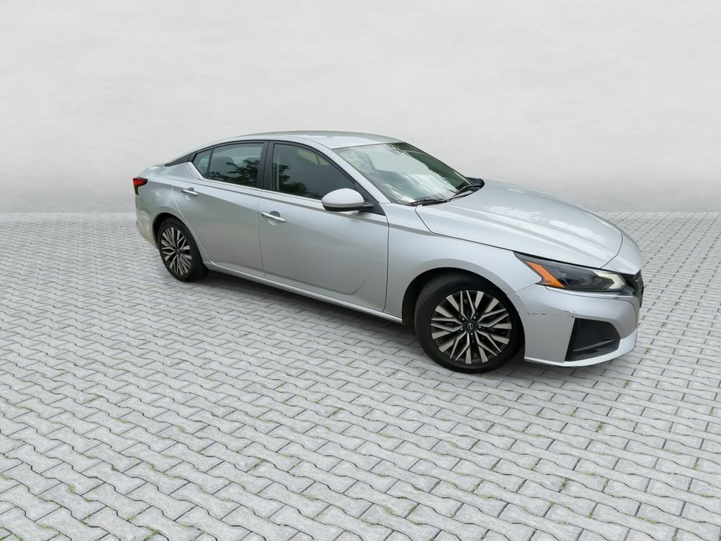 Certified Used 2023 Silver Nissan 2.5 SV image 9