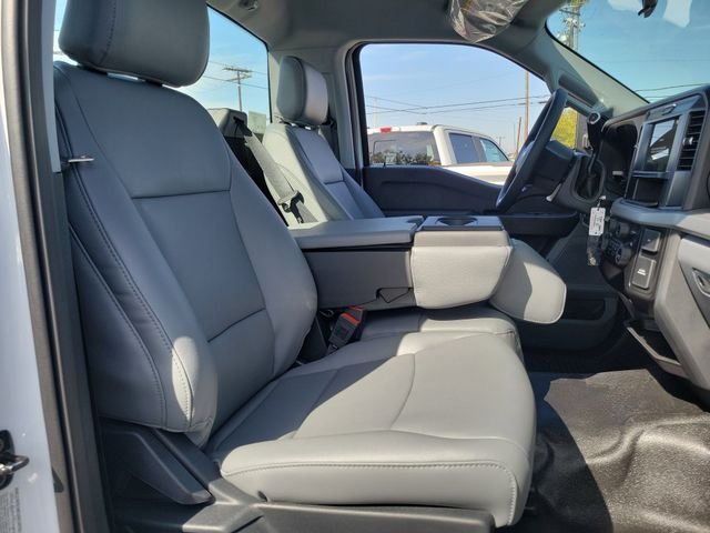 New 2026 Oxford White Ford F-550® XL image 15