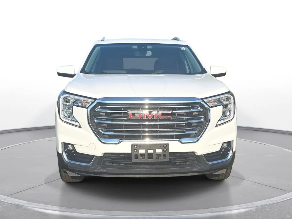 Used 2024 White GMC SLT image 2
