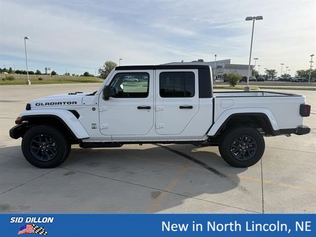 New 2026 Bright White Clear-Coat Exterior Paint Jeep 85th Anniversary Edition image 2
