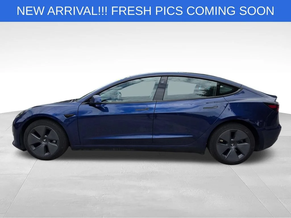 Used 2023  Tesla RWD image 3