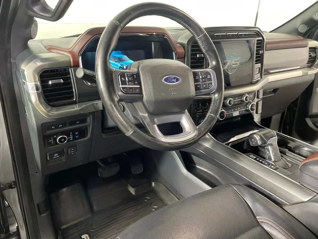 Used 2023  Ford Lariat image 9