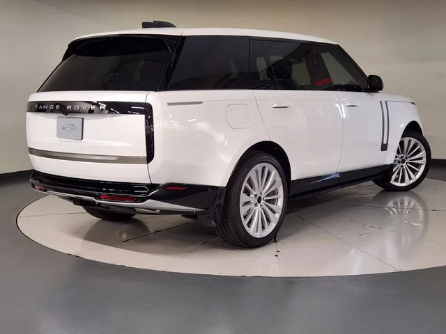 New 2026 White Land Rover SE image 2
