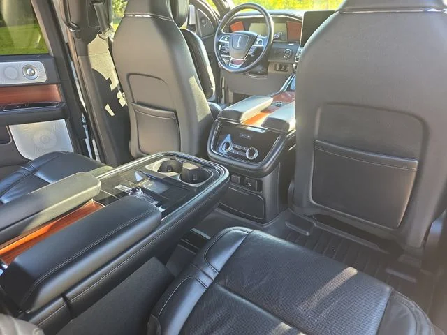 Used 2021 White Lincoln Reserve image 12