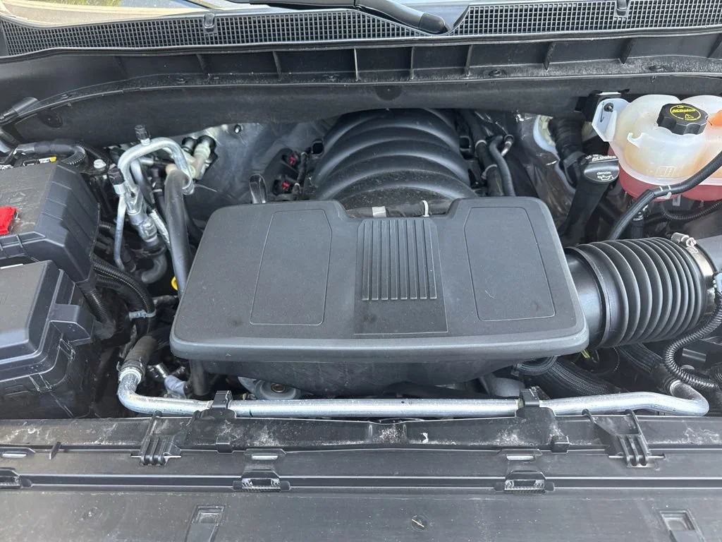 Used 2025 Summit White Chevrolet LT image 39