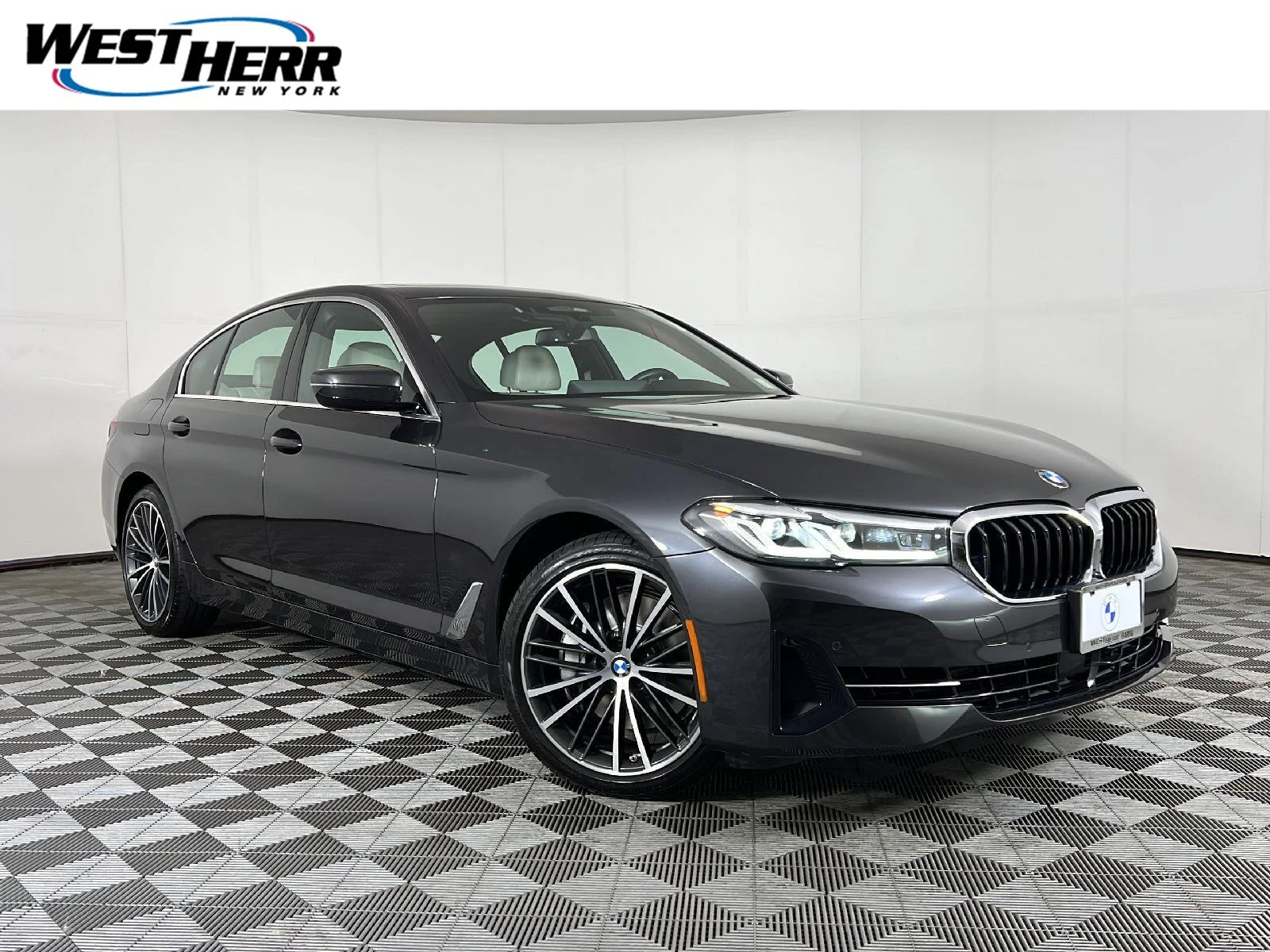 Used 2022 Dark Graphite Metallic BMW 540i xDrive image 1