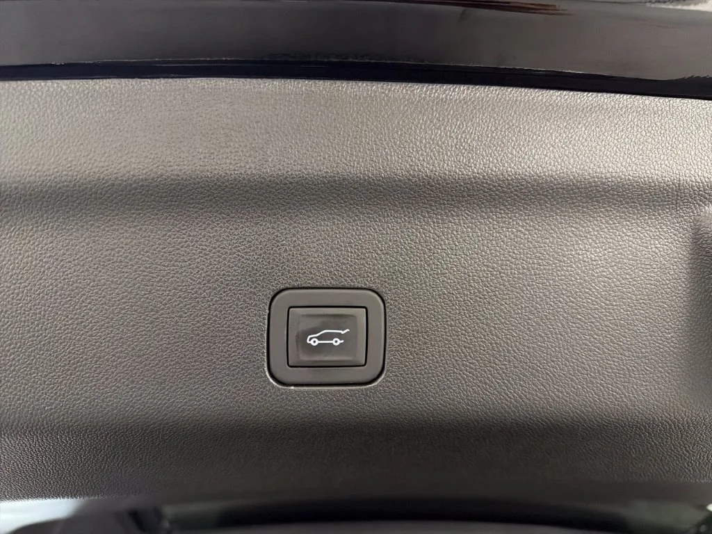 Used 2026 Onyx Black GMC Denali image 9