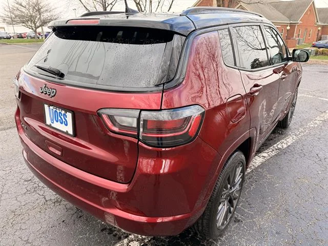 Used 2022 Velvet Red Pearl Coat Jeep High Altitude image 3