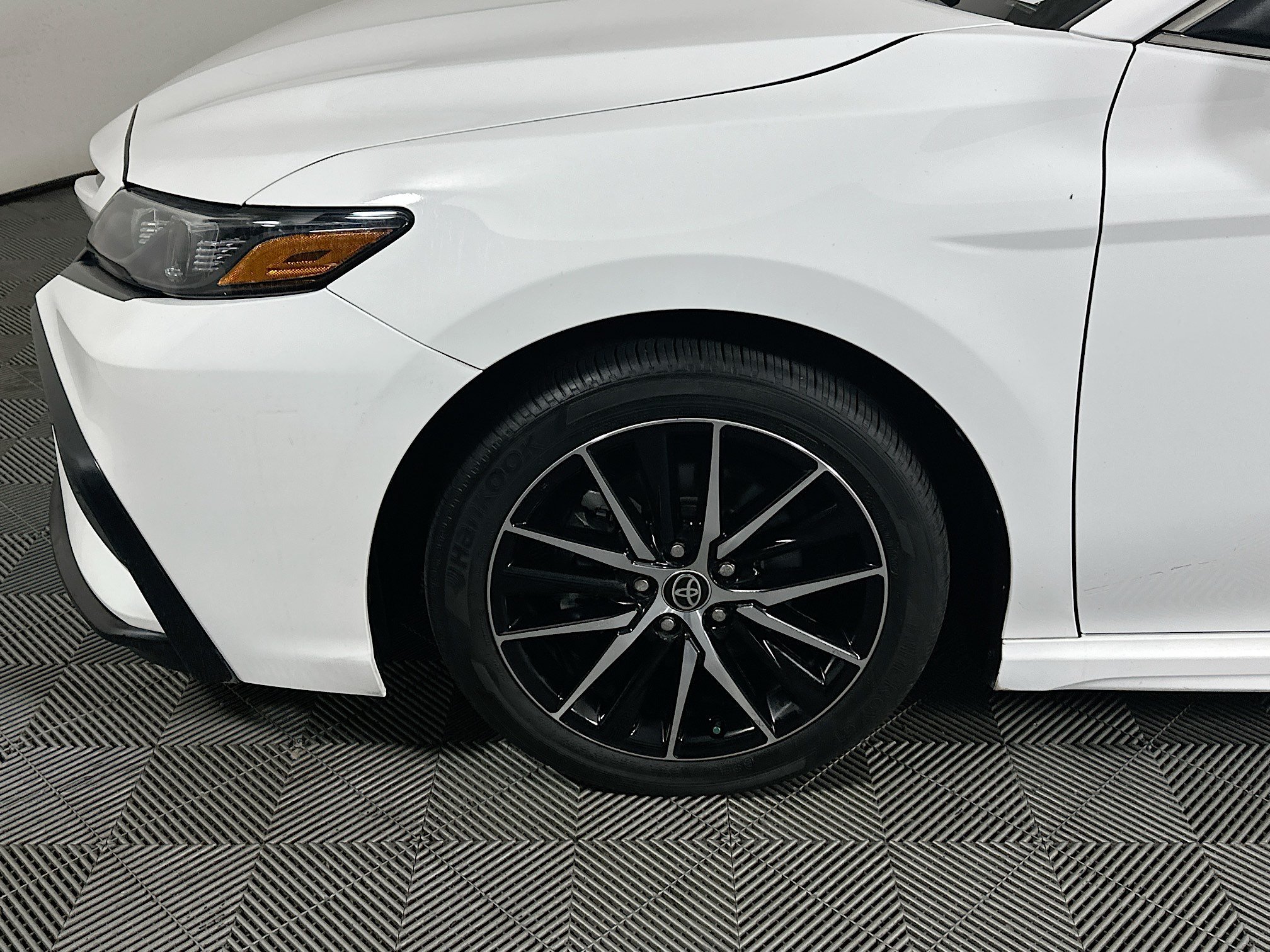 Used 2024 Ice Toyota SE image 11