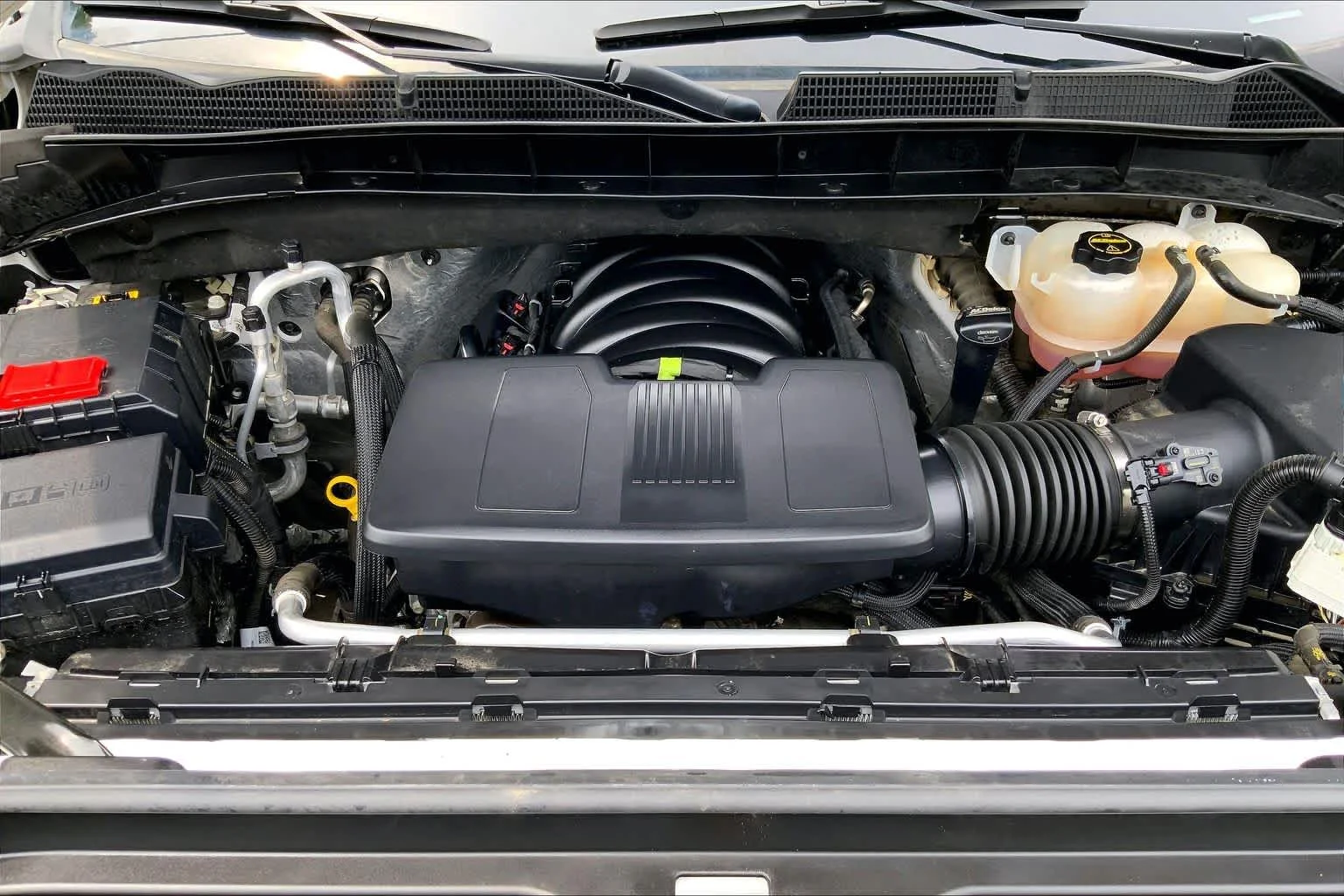 Used 2024 Summit White GMC Elevation image 32