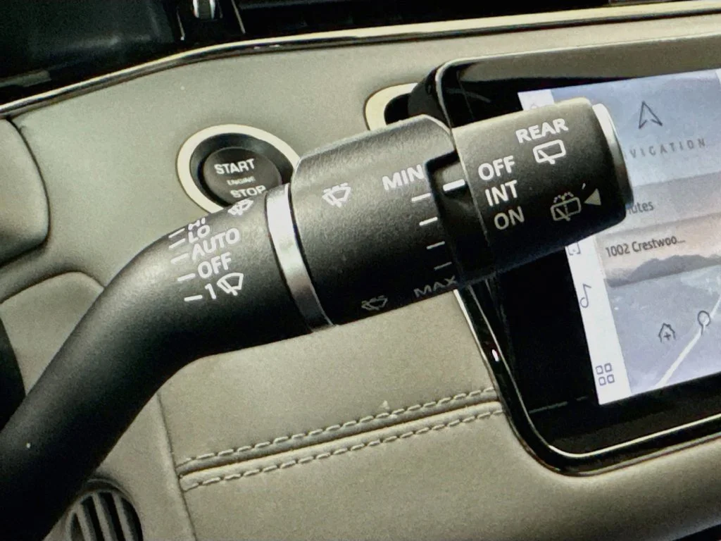 Used 2023 Gray Land Rover R-Dynamic SE image 14