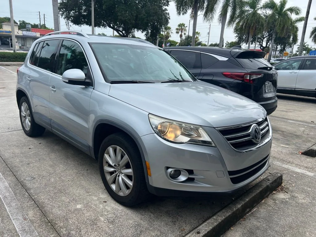 Used 2011 Silver Volkswagen  image 11