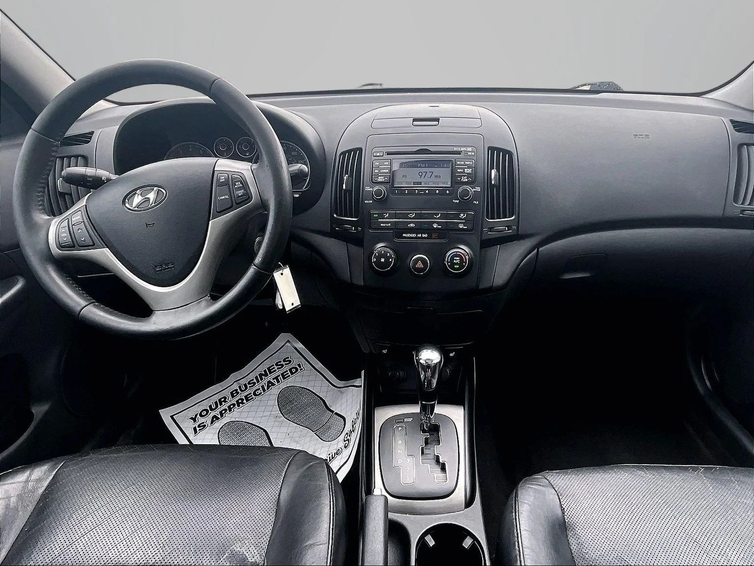 Used 2011 Silver Hyundai SE image 15
