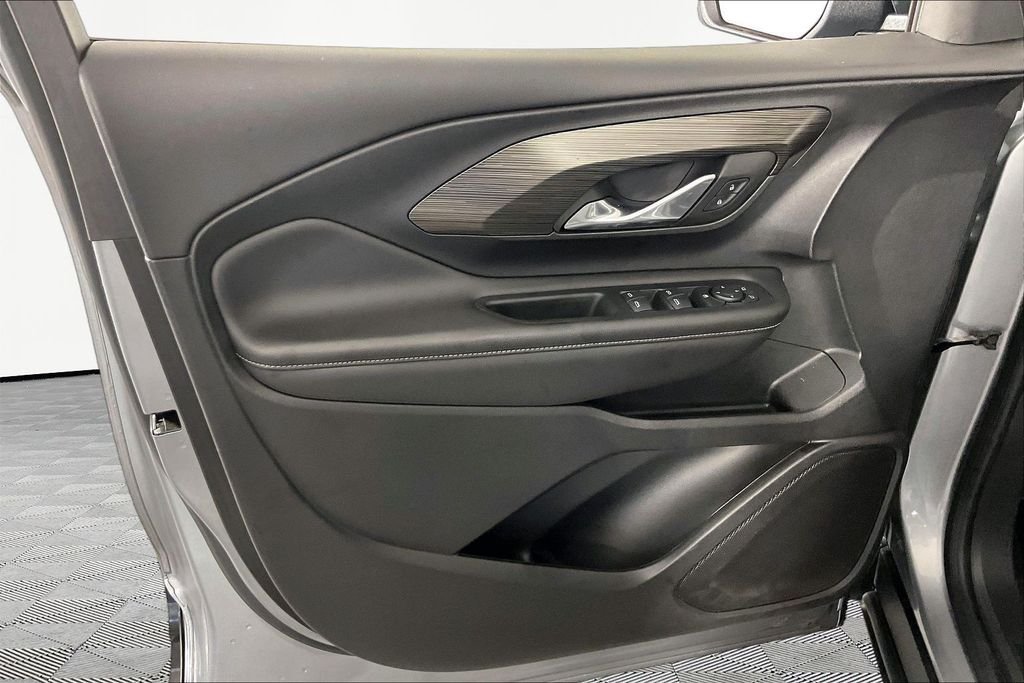Used 2024 Silver GMC SLE image 17