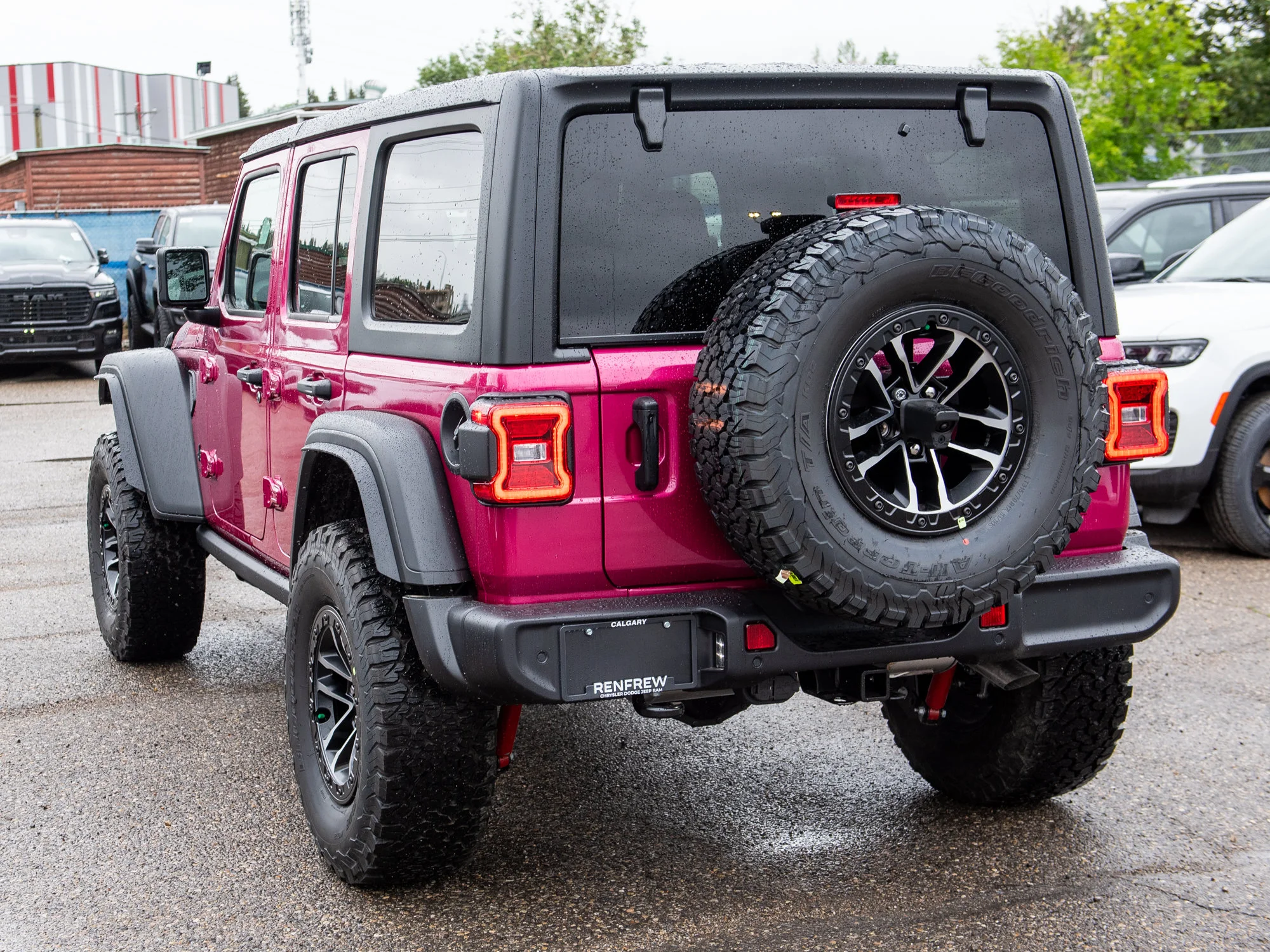 New 2026 limited edition tuscadero pearl Jeep Willys* 4 Door 4x4, RARE COLOUR - 35 Inch Tire Package, Rock Rails, Rear Locker image 4