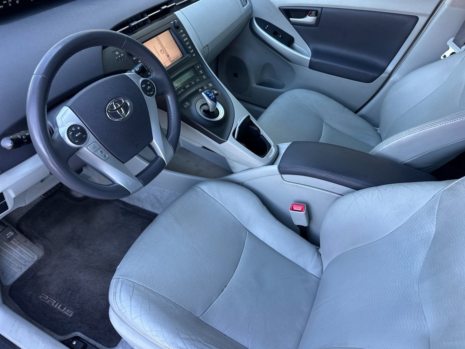 Used 2010 Classic Silver Metallic Toyota I image 9