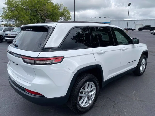 Used 2024 White Jeep Altitude image 7