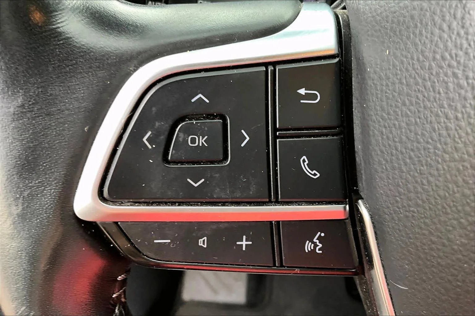Used 2021 Magnetic Gray Metallic Toyota XLE image 22