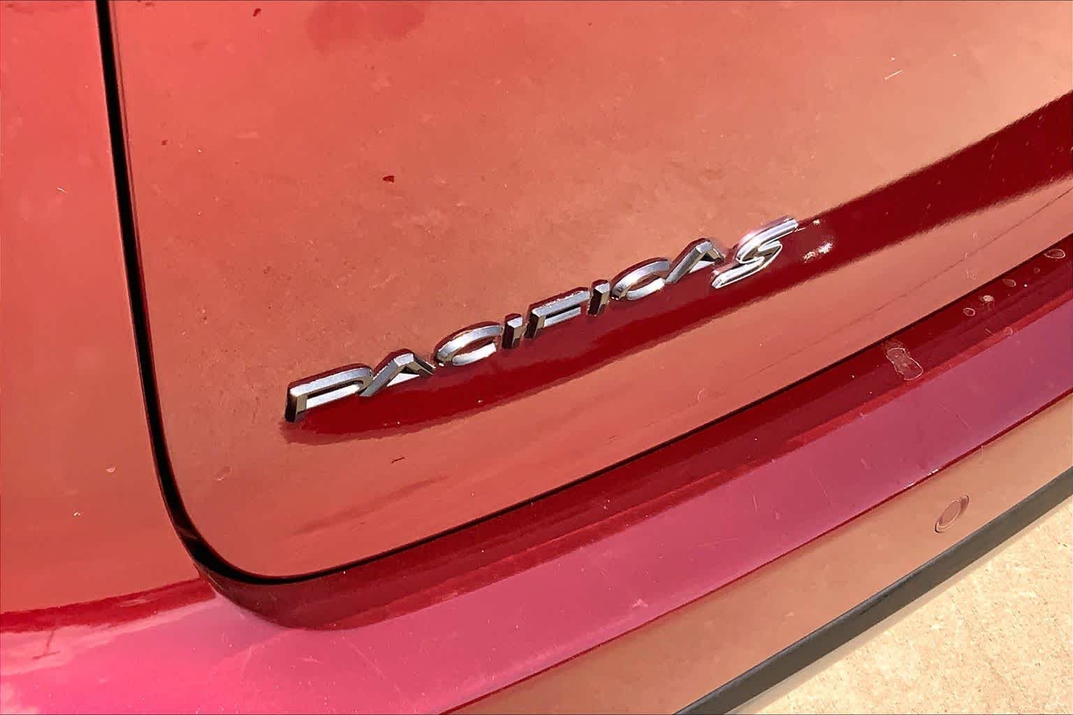 Used 2020 Velvet Red Pearlcoat Chrysler Touring L image 10