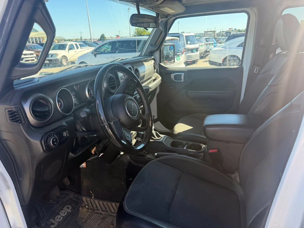 Used 2023 White Jeep  image 2