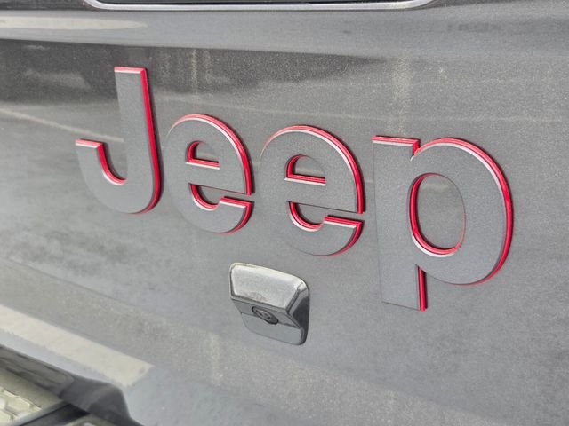 New 2026 Granite Crystal Metallic Clear-Coat Exterior Paint Jeep Rubicon X image 31