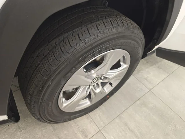 Used 2025 Ice Toyota XLE image 36