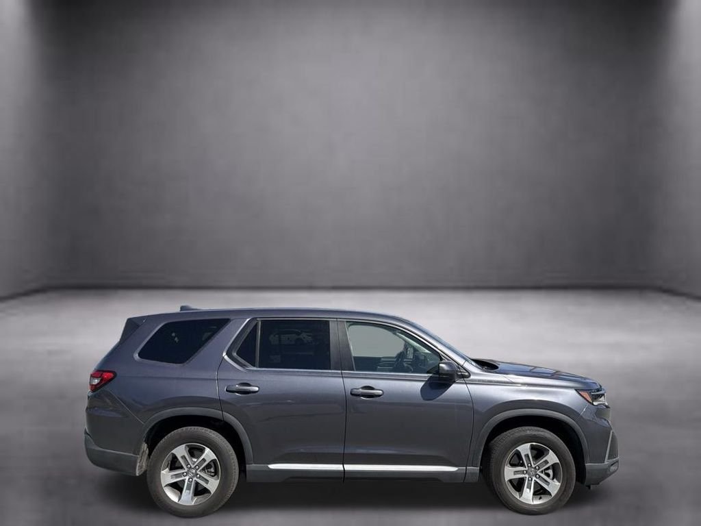 Used 2023  Honda EX-L image 2