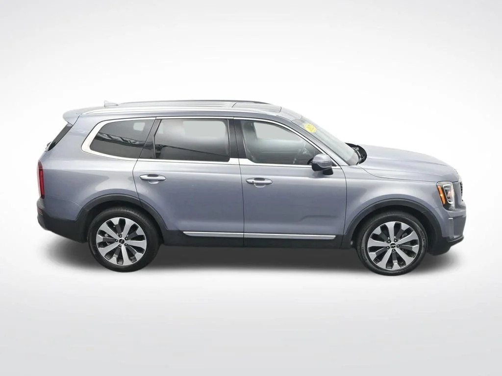 Used 2022 Everlasting Silver Kia S image 27