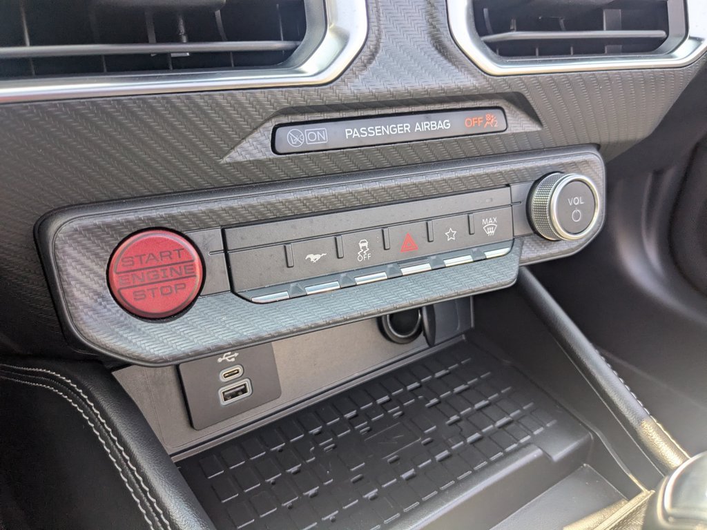 Used 2024  Ford GT Premium image 17