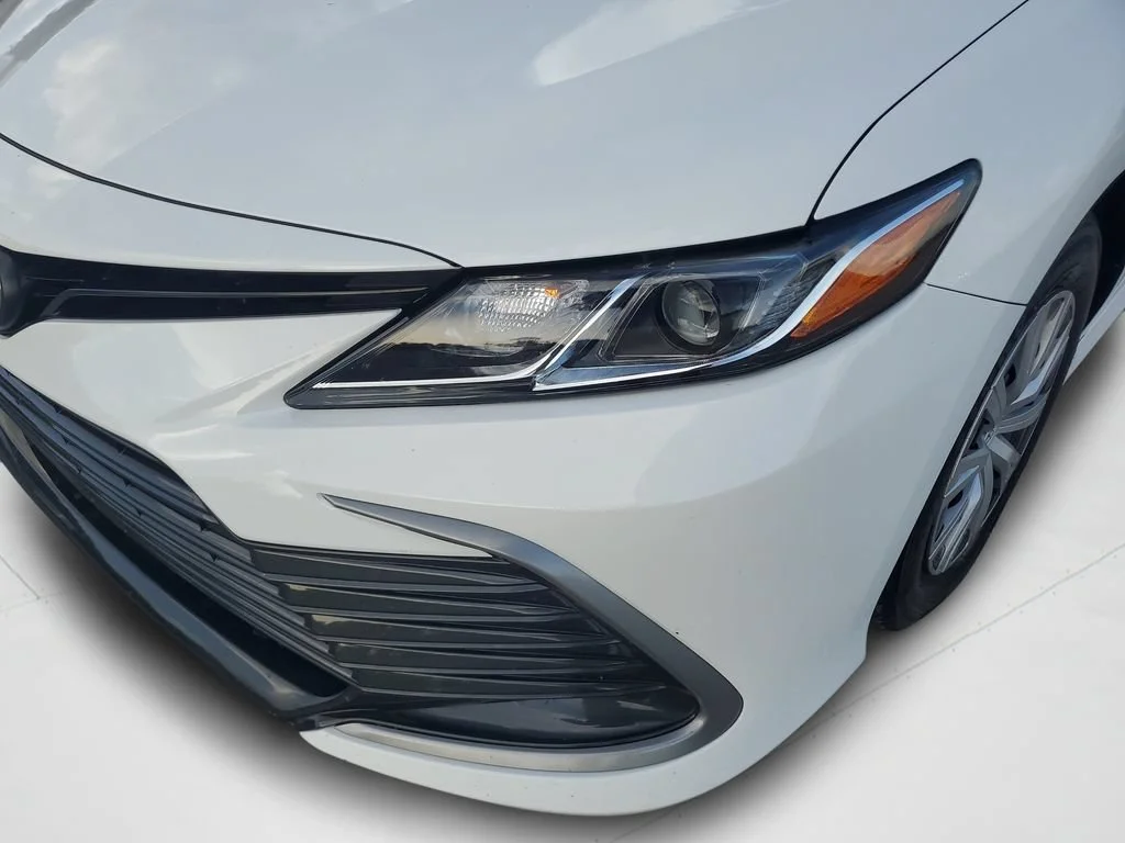 Used 2022 White Toyota LE Hybrid image 23