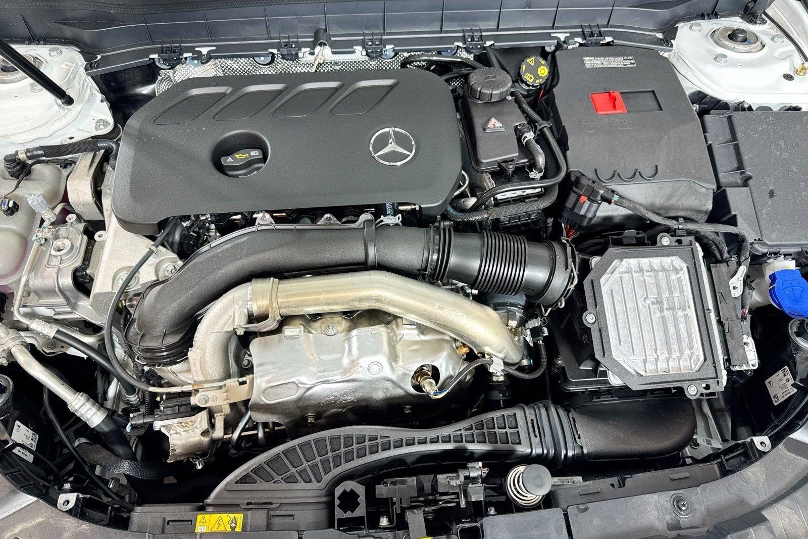 New 2026 Night Black Mercedes-Benz GLB 250 image 28