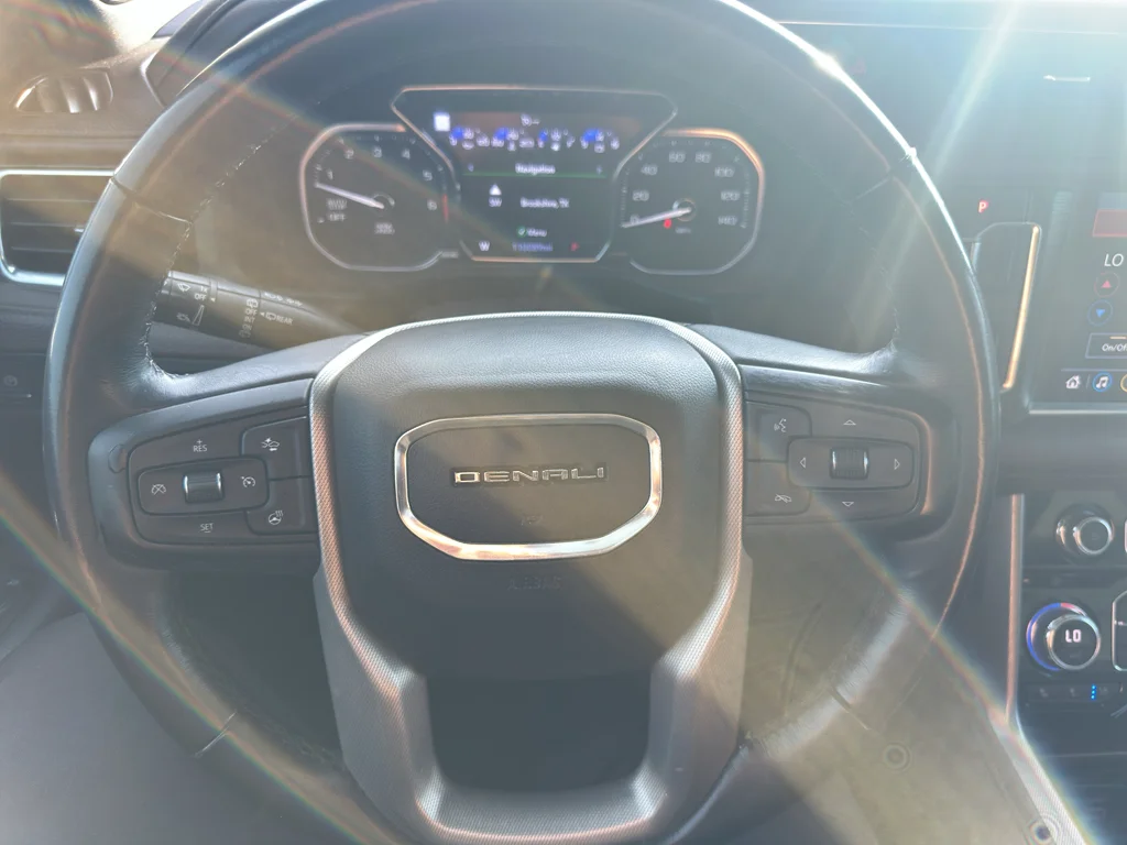Used 2021 White Frost Tricoat GMC Denali image 13