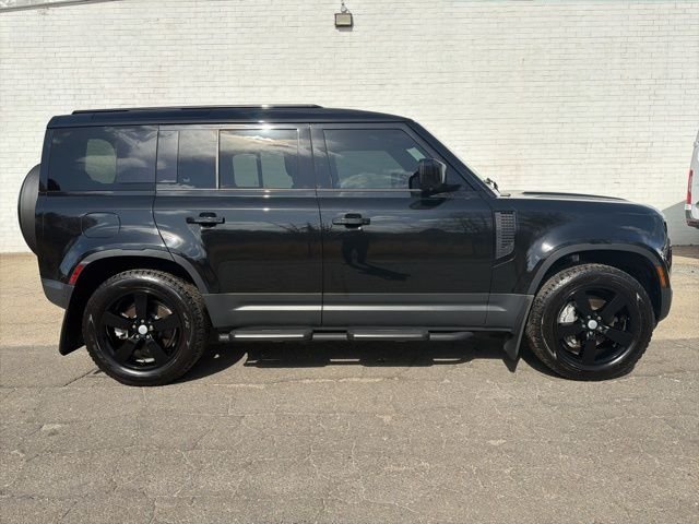 2025 Land Rover Defender 110 S P400's photo