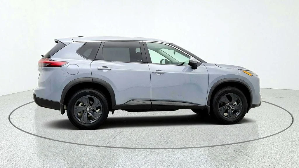 Used 2026 Boulder Gray Pearl Nissan 2026.5 AWD SV image 4